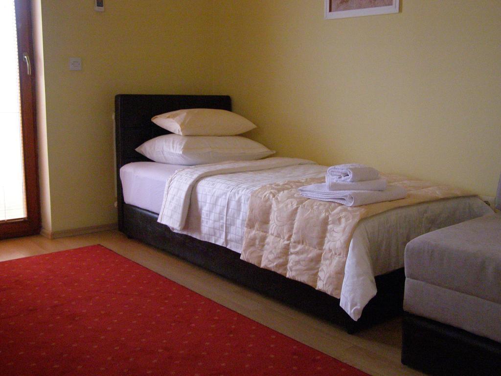 Hotel Arizona Sarajevo Lukavica Exteriör bild