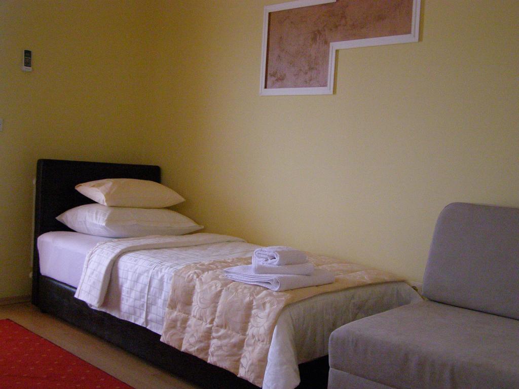 Hotel Arizona Sarajevo Lukavica Exteriör bild