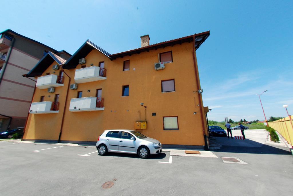 Hotel Arizona Sarajevo Lukavica Exteriör bild
