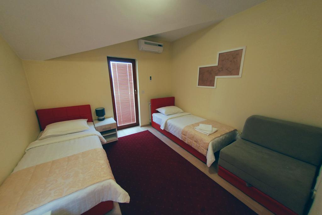 Hotel Arizona Sarajevo Lukavica Exteriör bild