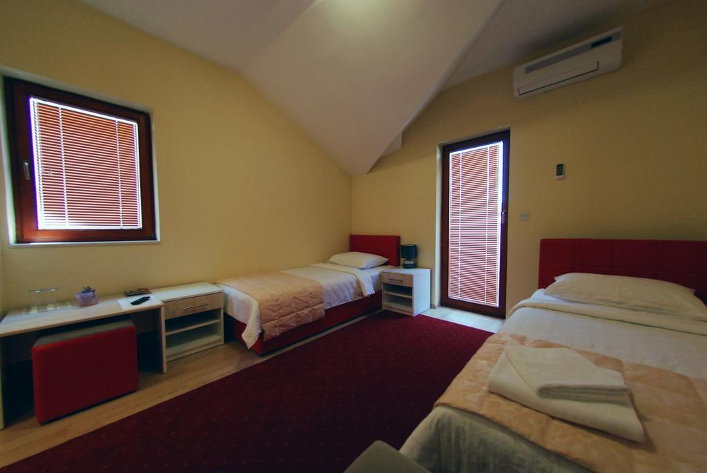 Hotel Arizona Sarajevo Lukavica Exteriör bild